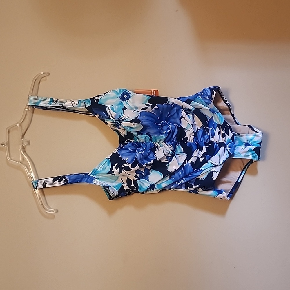 NWT SIZE 16 FLORAL 1 PIECE TROPICAL ESCAPE BATHING SUIT